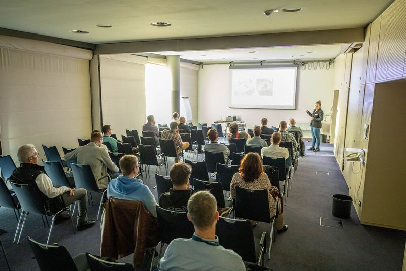 Parallel zur Ausstellung hatten die Besucher die Gelegenheit in Fachvorträgen ihr Wissen aufzufrischen. (Bild: Amelie Jehmlich/ART n Photo)