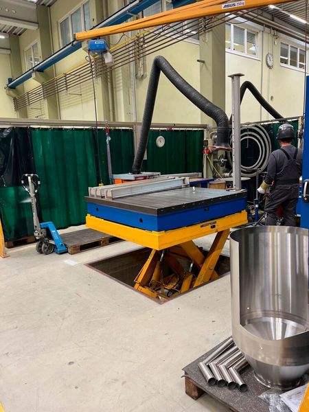 In der Schweißerei bei Azo wurde sehr viel in den Arbeitsschutz und die Ergonomie der Arbeitsplätze investiert. (Bild: Redaktion PROCESS)