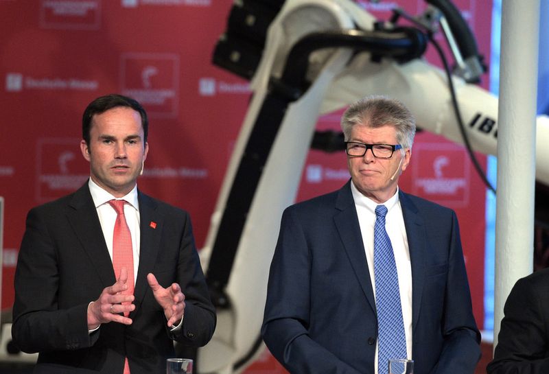 Abschluss-Pressekonferenz der Hannover Messe 2015. Im Bild: Mitglied des Vorstandes der Deutschen Messe AG Dr. Jochen Köckler, Vorsitzender des Ausstellerbeirates der Hannover Messe und Inhaber und Vorsitzender der Friedhelm Loh Group Friedhelm Loh. (Bild: Deutsche MEsse)