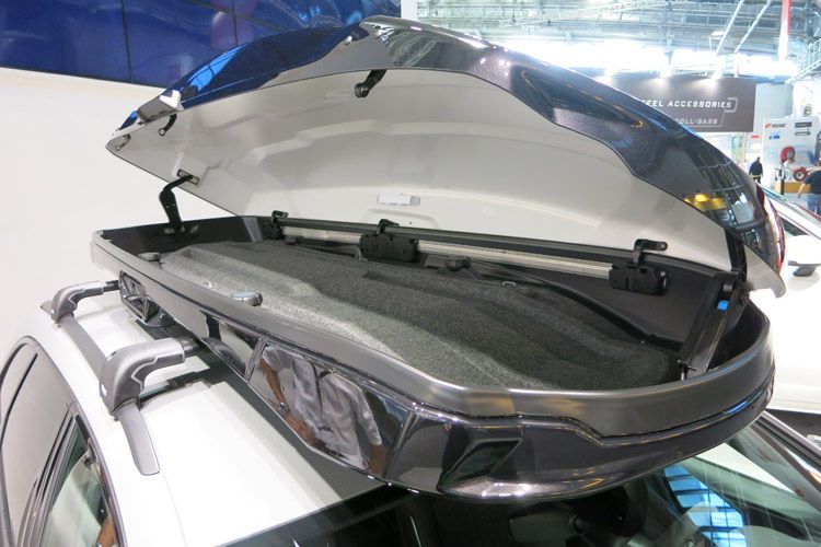 Im Inneren gibt es eine LED-Beleuchtung und einen herausnehmbaren Filzboden. (Bild: Schreiner/»kfz-betrieb«)