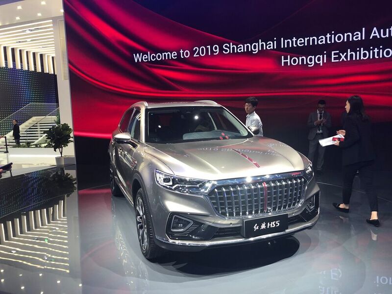 The FAW luxury brand Hongqi shows the HS5. (press-inform)