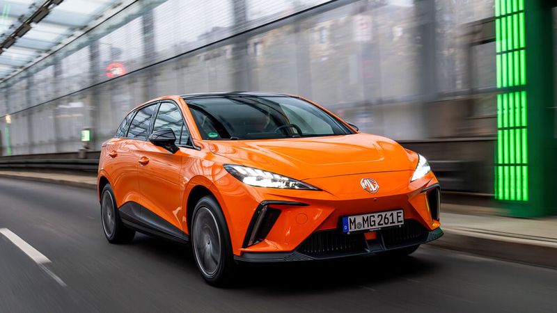 Der MG 4 ist der Bestseller des Herstellers in Deutschland. Der Kompaktstromer steht ab 34.990 Euro im Konfigurator. (Bild: MG)