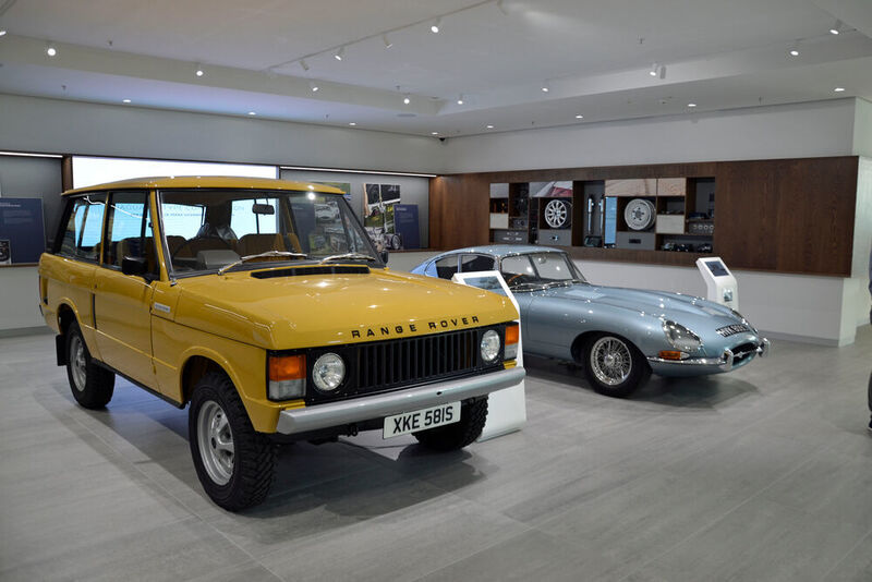 Passend dazu gibt es am neuen Standort im ersten Stock eine knapp 150 Quadratmeter große Ausstellungsfläche für Classic Cars. (Simon/»kfz-betrieb«)