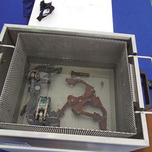 Rost sieht nicht nur unschön aus, er kann Bauteile auch nachhaltig schädigen. In schlimmsten Fall müssen sie teuer ersetzt werden.