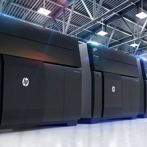 HP kündigt auf der International Manufacturing Technology Show an, künftig mit der Metal Jet Technology in den 3D-Metall-Druck einzusteigen. (Bild:  HP)