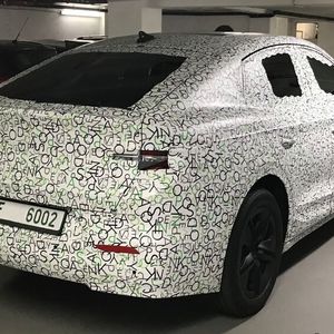 Bereits im Herbst, anlässlich der IAA in München, war das Coupé als Erlkönig unterwegs …(Grimm/»kfz-betrieb«)
