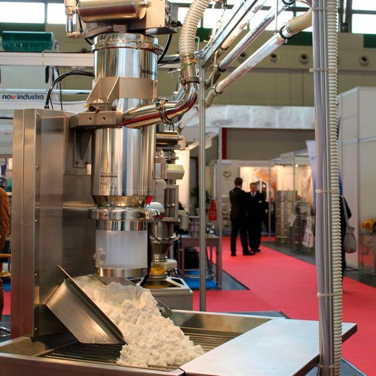 Schüttfördersysteme haben ernormen Einfluss auf die Schüttguteigenschaften und damit auch auf den Verarbeitungsprozesse und die Produktqualität. Erfahren Sie auf dem 10. Schüttgut-Forum wie Sie Förderprozesse zu Ihrem Vorteil nutzen. Schüttfördersysteme haben ernormen Einfluss auf die Schüttguteigenschaften und damit auch auf den Verarbeitungsprozesse und die Produktqualität. Erfahren Sie auf dem 10. Schüttgut-Forum wie Sie Förderprozesse zu Ihrem Vorteil nutzen.