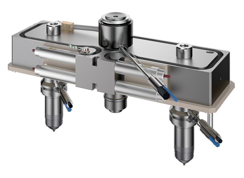 Two-cavity hot runner: In the Kron mould a two-cavity hot runner works with gating onto sub-runners so that a total of four finished parts are produced per cycle. (Source: Günther)