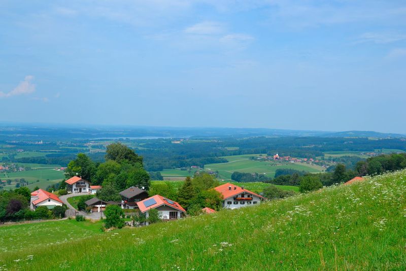 Auf dem Weg dorthin hatte Antje Baumann an einer äußerst unübersichtlichen Kreuzung einen folgenschweren Umfaller. Im Altöttinger Krankenhaus diagnostizierten die Ärzte mehrere Rippenbrüche. (Bild: Michel/»kfz-betrieb«)