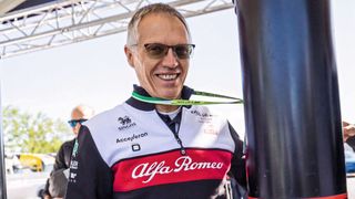 Carlos Tavares hat gute Laune. (Bild: Stellantis)