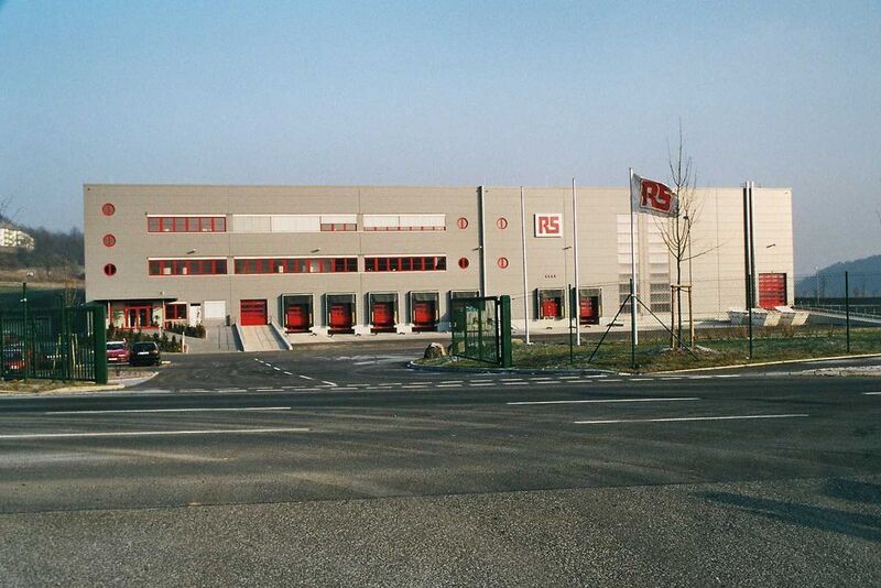 Im 2003 eröffneten Distributionszentrum im waldhessischen Bad Hersfeld werden Tag für Tag mehrere tausend Pakete versandfertig gemacht (Archiv: Vogel Business Media)