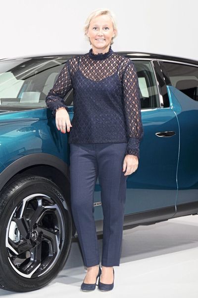 Mit Wirkung zum 15. Oktober 2018 hat Marion David die Position als Direktorin Produkt von DS Automobiles übernommen. Sie folgt auf Éric Apode, der die Region Indien-Pazifik der Groupe PSA verantwortet. Éric Apode war seit Juni 2014 Senior Vice President von DS Automobiles und verantwortlich für Produkt und Geschäftsentwicklung.
Marion David arbeitete 15 Jahre in der Produktabteilung der Schwestermarke Peugeot und war zuletzt für PSA Retail tätig. (DS Automobiles )