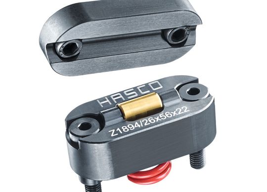 Zur neuen Schrägsäulenführung von Hasco passt gut die neue ovale Schiebersicherung, die man mit der Schieberhalteplatte kombiniert. Sie sichert Schieber mit viel Kraft bis zu einer maximalen Werkzeugtemperatur von 220 °C.(Bild:  Hasco)