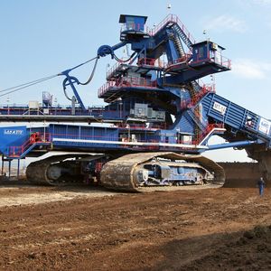 Assembly Of The World S Largest Compact Bucket Wheel Excavator