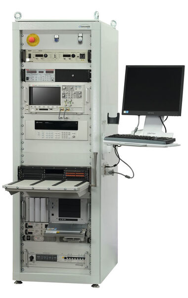 Modernes Bussystem: Das Bild zeigt ein realisiertes LXI-System. LXI ergänzt Ethernet durch die Definition einheitlicher Konzepte für die Konfiguration, Triggerung, interaktive Bedienung und automatisierte Steuerung der Geräte. (Bild: LXInstruments)