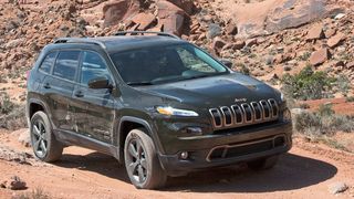 Der 2018er Jeep Cherokee ist nach Definition von Cars.com das derzeit „amerikanischste“ Auto auf dem Neuwagenmarkt – 72 Prozent der Teile sowie alle Motoren und Getriebe des in Illinois gefertigten SUVs kommen aus den USA. (Bild: FCA)
