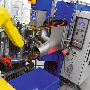 Die Automatisierungslösung hat innerhalb eines halben Jahres 180.000 Bauteile bewegt, gefügt und geprüft. (Bild:  Schmalz)