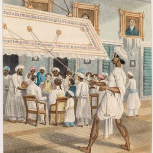 In Indien entwickelte sich später der sogenannte Punkah – ein an der Decke montierter, stoffbespannter Rahmen, der über Seilzüge von Bediensteten rhythmisch hin- und hergeschwungen wurde.(Bild:  © Archivist - stock.adobe.com)