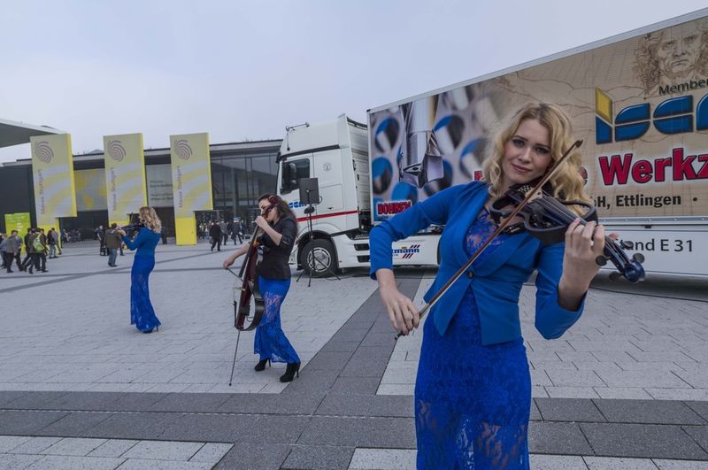 Liebe AMB-Veranstalter: Der schönste Klang kommt immer noch von Werkzeugmaschinen! (Bild: Messe Stuttgart)