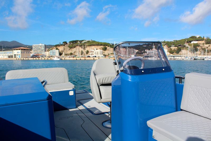 Das Boot zeigt, wie 3D‑Druckverfahren Produktionszeiten beschleunigen, Materialabfall minimieren und die Herstellung hochwertiger schwimmender Strukturen und Boote ermöglichen, die auf die wachsenden Anforderungen eines globalen Marktes zugeschnitten sind. (Bild: Caracol)