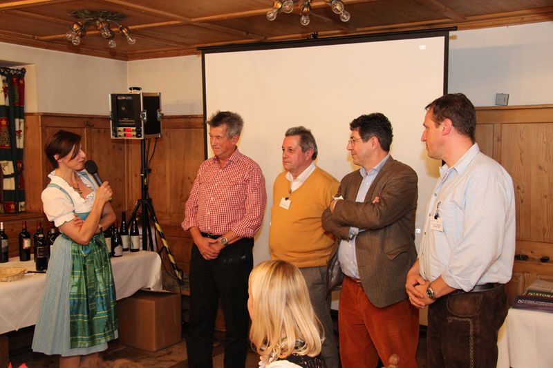 Nach dem Abendessen wurden die Ehrenmitglieder der Akademie vorgestellt… (Vogel IT-Medien)