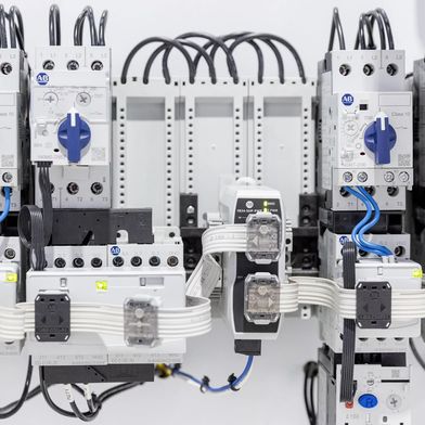 Rockwell Automation erweitert seine Ethernet/IP-Schaltschranklösung um neue Funktionen zur Motorsteuerung und Stromversorgung. (Bild: Rockwell Automation )
