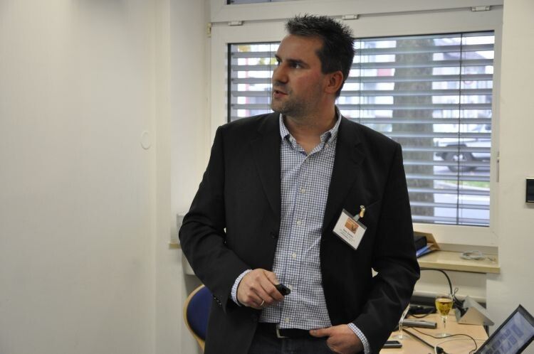 Jens Zander (S49 Agentur) ging darauf ein, welche technischen Voraussetzungen ein Newsletter erfüllen muss. (Foto: Richter)