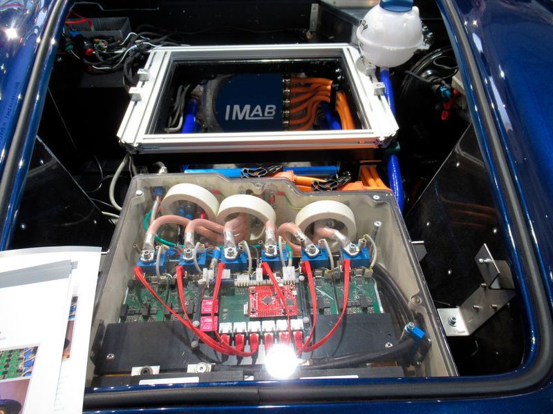 Mit dem IMAB-Racer präsentierte die TU Braunschweig ein Projekt des Instituts für Elelktrische Maschinen, Antriebe und Bahnen. Dabei werden neuartige Forschungsansätze an elektrischen Fahrzeugantrieben erprobt.  (J. Pfeiffer/konstruktionspraxis)