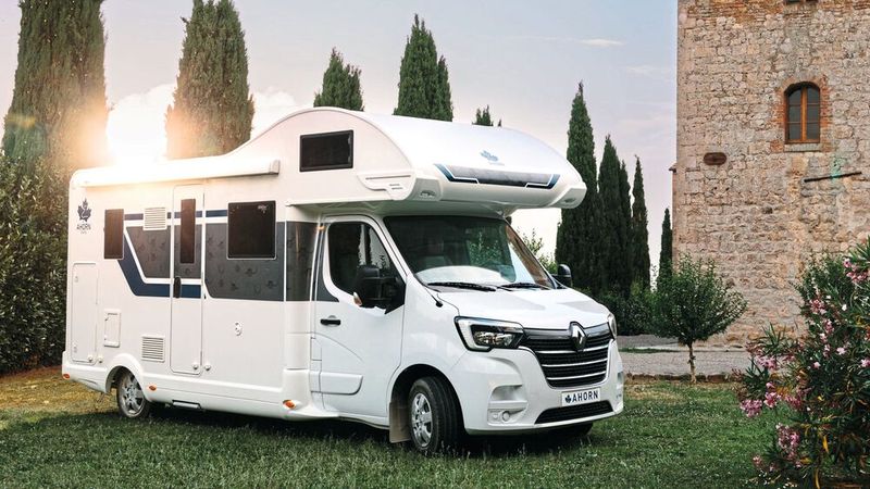 Die Neuzulassungen von Reisemobilen sind im ersten Quartal 2025 deutlich zurückgegangen. Dafür gibt es aus Sicht des Branchenverbands CIVD allerdings Gründe.(Bild:  Ahirb Camp)