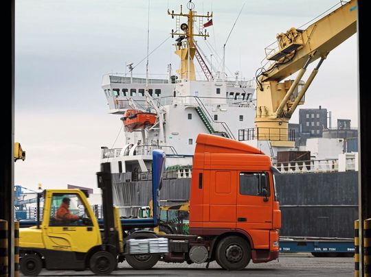 In Zeiten zunehmend komplexer werdender Lieferketten und eines schärferen Wettbewerbs nutzen mehr und mehr Unternehmen Transportmanagementlösungen, um den Transport von der Auftragserteilung bis zur Auslieferung transparenter zu gestalten.(Bild:  Corbis)