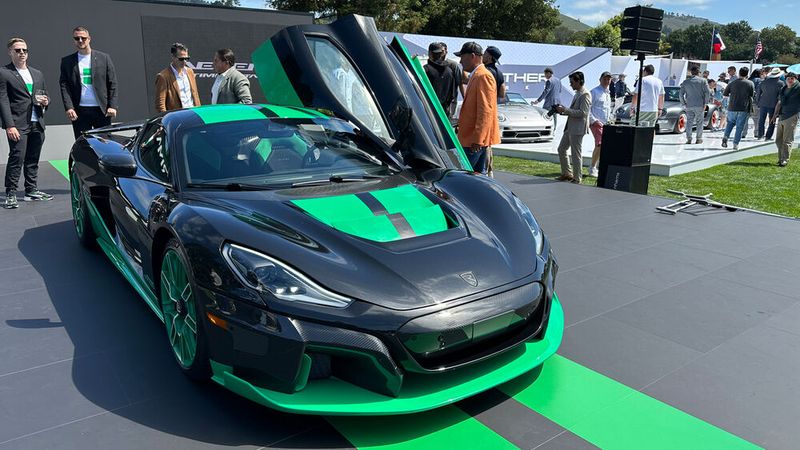 Zur Feier des Nordschleifen-Rekords baut Rimac zwölf Exemplare des Nevera in der gleichen Spezifikation und nennt die mit grünen Streifen verzierte Edition „Time Attack“. (Bild: Rimac)