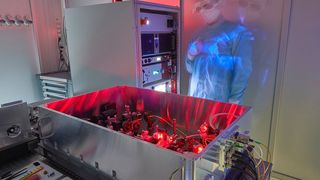 Neue Wege sollen zum effektiven Quantennetzwerk der Zukunft führen. Diese beschreiten das Fraunhhofer-Institut für Lasertechnik ILT zusammen mit Partnern aus ganz Europa. Was man vorhat, erklären die Forscher hier. (Bild: Fraunhofer ILT)