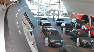 Die Motor-Nützel-Gruppe hat in Hof gleich ein ganzes Automobilzentrum für verschiedene Marken eröffnet. (v. Maltzan)