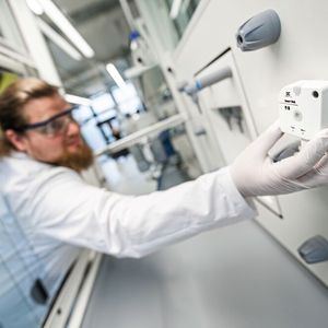 2 Mithilfe von Sensoren können Laborzustände auch abseits der Sicherheitsschränke erfasst werden.(Bild:  DÜPERTHAL)