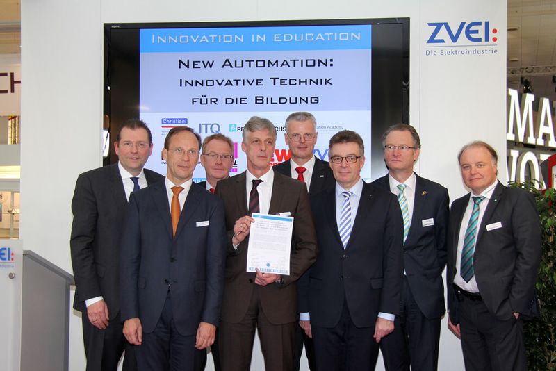 Vereinsgruendung von New Automation auf der Hannover-Messe 2013. (Bild: ZVEI)