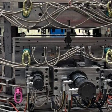 With the development of new gating and demolding systems using multiple gates directly to the contours in multi-plate mold technology, function-optimized rather than flow-path-optimized component designs can be realized in the die-casting process. (Image:Krämer+Grebe)