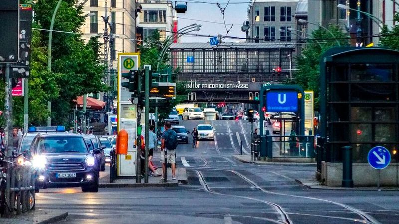 Am unteren Ende der Skala findet sich Berlin mit 293 Privat-Pkw pro 1.000 Einwohner.