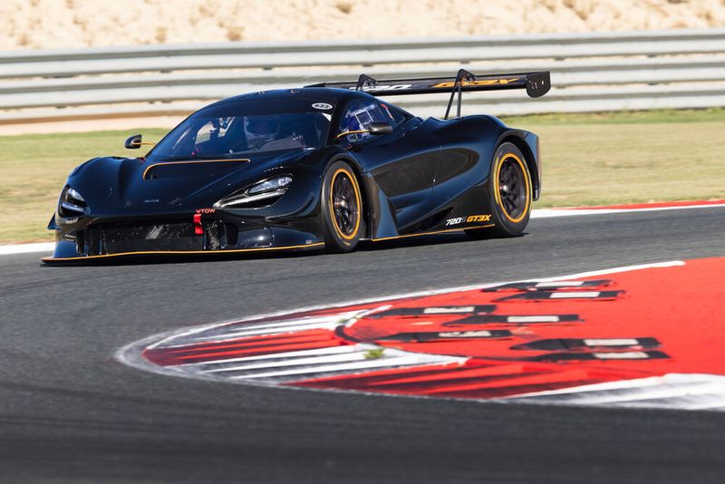 In großzügiger Ignoranz von Zulassungsvorschriften und Rennregeln gebaut, ist für ihn nicht nur die Straße tabu. Auch in der GT3-Serie hat er so nichts mehr zu suchen. (Bild: patrick@beadyeye.tv/McLaren)