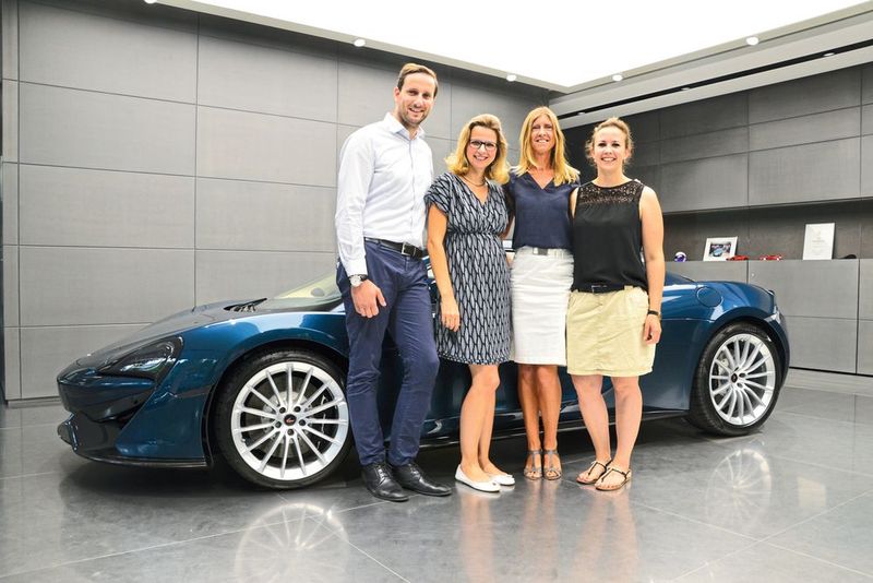 Das Marketing-Team der Moll-Gruppe stand den Fragen der Jury des Internet Sales Awards 2018 Rede und Antwort. (Bild: Achter/»kfz-betrieb«)