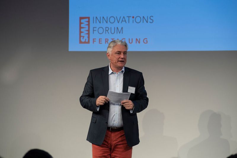 Dr. Heiko Visarius, moderierte die Veranstaltung mit viel Engagement und hielt die Besucher an: «an althergebrachten Wahrheiten zu rütteln, vielleicht gibt es ja bessere.»  (Natalie Szathmáry)