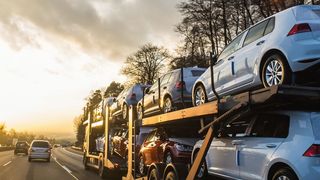 Wer ab 2020 Autos ins Ausland verkaufen oder von dort einkaufen will, sollte die neuen EU-Regeln genau kennen. (Bild: © AdKrieger - stock.adobe.com)