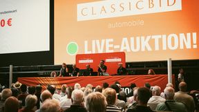 Die große Live-Auktion von Classicbid im Rahmen des Belmot Oldtimer-Grandprix hat Tradition. Das Auktionsteam brachte 80 Fahrzeuge mit, die teils versteigert und teils direkt verkauft wurden. (Bild: Classicbid)