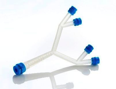 Der Prototyp eines flexiblen Schlauchs für medizinsche Zwecke. 3D-gedruckt mit dem zweiten Materialneuling, den Stratasys jetzt speziell im Elastomerbereich anbietet: Polyjet Agilus30. (Stratays)