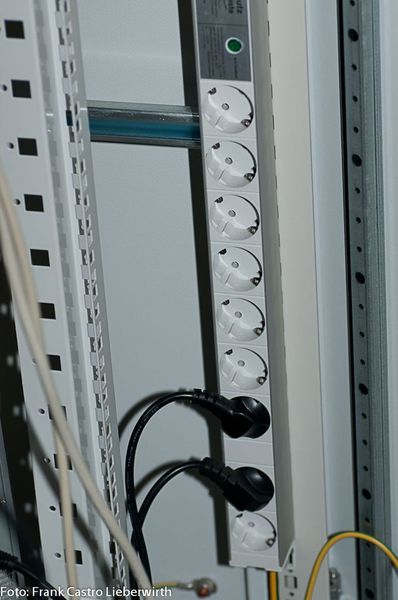 Abbildung 4: Steckdosenleiste mit Entstörfilter im 19“ Rack. (Archiv: Vogel Business Media)