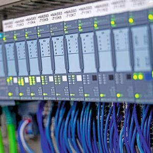 This is how clear and structured the control cabinets look after modernization.(Image: Bruckmann Control Technology GmbH)