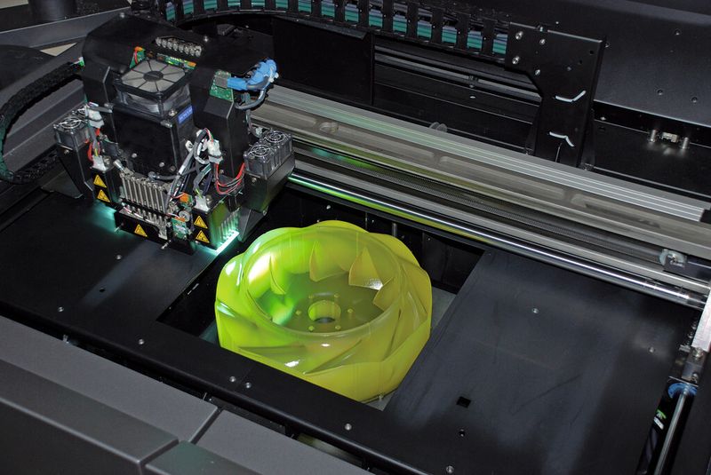 Auf einem 3D-Drucker werden die Schalungen für das Gießen von glasfaserverstärkten Ventilatorgehäusen hergestellt. (Bild: Hürner-Funken)