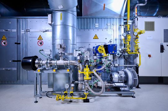 In Leipzig, BMW is testing a new type of paint drying burner. It can run on natural gas and hydrogen in different proportions. In Leipzig, BMW is testing a new type of paint drying burner. It can run on natural gas and hydrogen in different proportions.