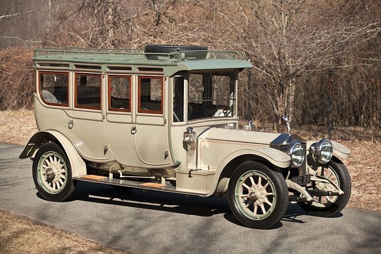 Der Rolls Royce Silver Ghost „The Corgi“ aus dem Jahr 1912 wechselte für 7,34 MIllionen Dollar den Besitzer. Seinen Spitznamen „The Corgi“ erhielt das Auto rund 50 Jahre nach seiner Präsentation: Der Modellautohersteller Corgi Classics Limited nahm den Klassiker als Basis für ein Modell des Rolls-Royce Silver Ghost. (Foto: Bonhams)