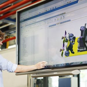 Erste Entwürfe entstehen zunächst gescribbelt auf einem weißen Blatt Papier und werden umgehend in ein 3D-Modell auskonstruiert.(Bild:  e.GO Mobile AG)