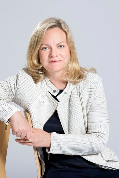 Heléne Mellquist, derzeit Präsidentin von Volvo Trucks International, wird mit Wirkung zum 1. April 2019 zur Präsidentin von Volvo Trucks Europe ernannt. Die 55-Jährige tritt die Nachfolge von Roger Alm an, der seit dem 1. Januar 2019 Präsident von Volvo Trucks ist. Mellquist leitet seit 2016 Volvo Trucks International. Zuvor hatte sie seit ihrem Eintritt in das Unternehmen 1988 viele Führungspositionen bei der Volvo Group inne. (Volvo)